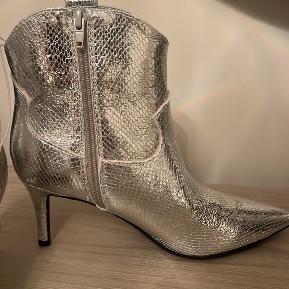 GUESS NWOT Silver Metallic Snake Print Western Boots - Picture 6 of 12